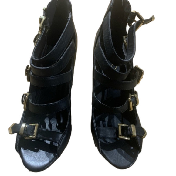 Aldo - black heels with gold buckles - size 7.5 - Picture 3 of 7